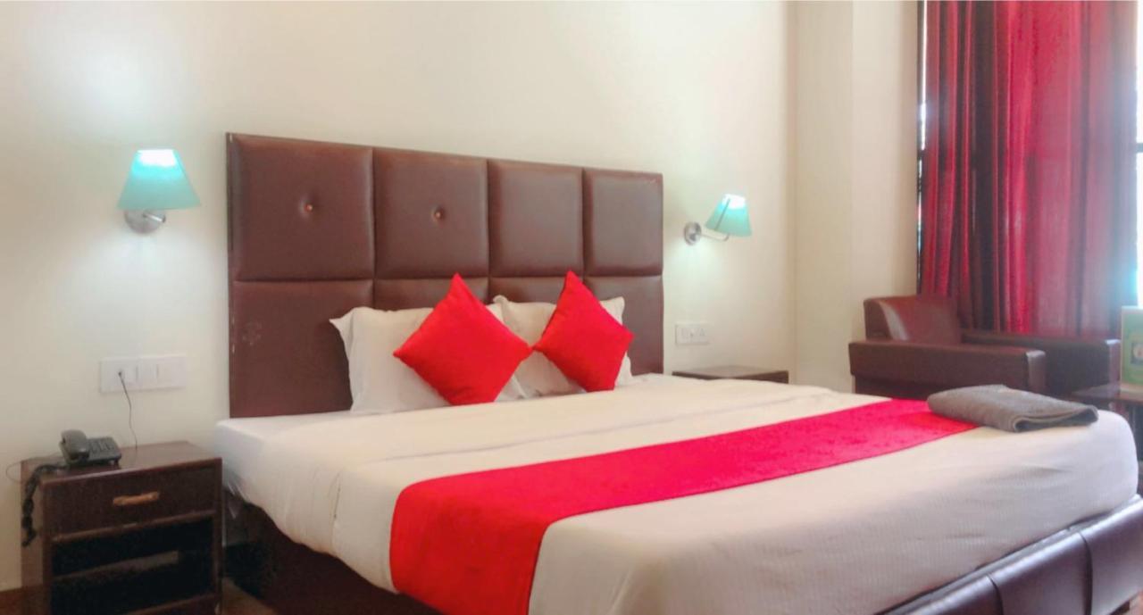 Hotel Hadimba - In City Center Манали Экстерьер фото
